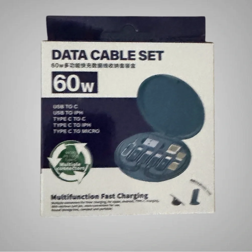 COMPACT ORGANIZER FOR CABLES AND ACCESSORIES